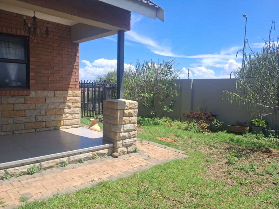 To Let 3 Bedroom Property for Rent in Hillside Free State